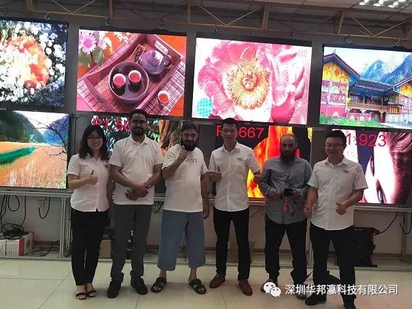 沙特阿拉伯客戶來我司考察LED顯示、拼接屏等大屏幕顯示設(shè)備，并簽訂采購(gòu)訂單合同