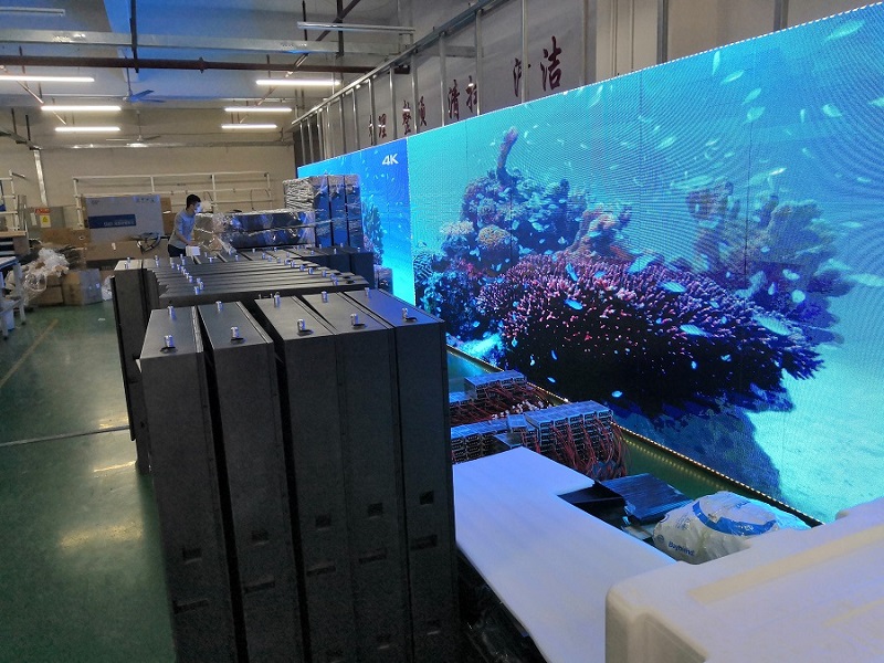 華邦瀛光電LED顯示屏進行出廠前測試，即將遠赴孟加拉